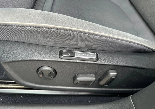 Volkswagen ID.3 cena 91900 przebieg: 74000, rok produkcji 2021 z Poznań małe 56